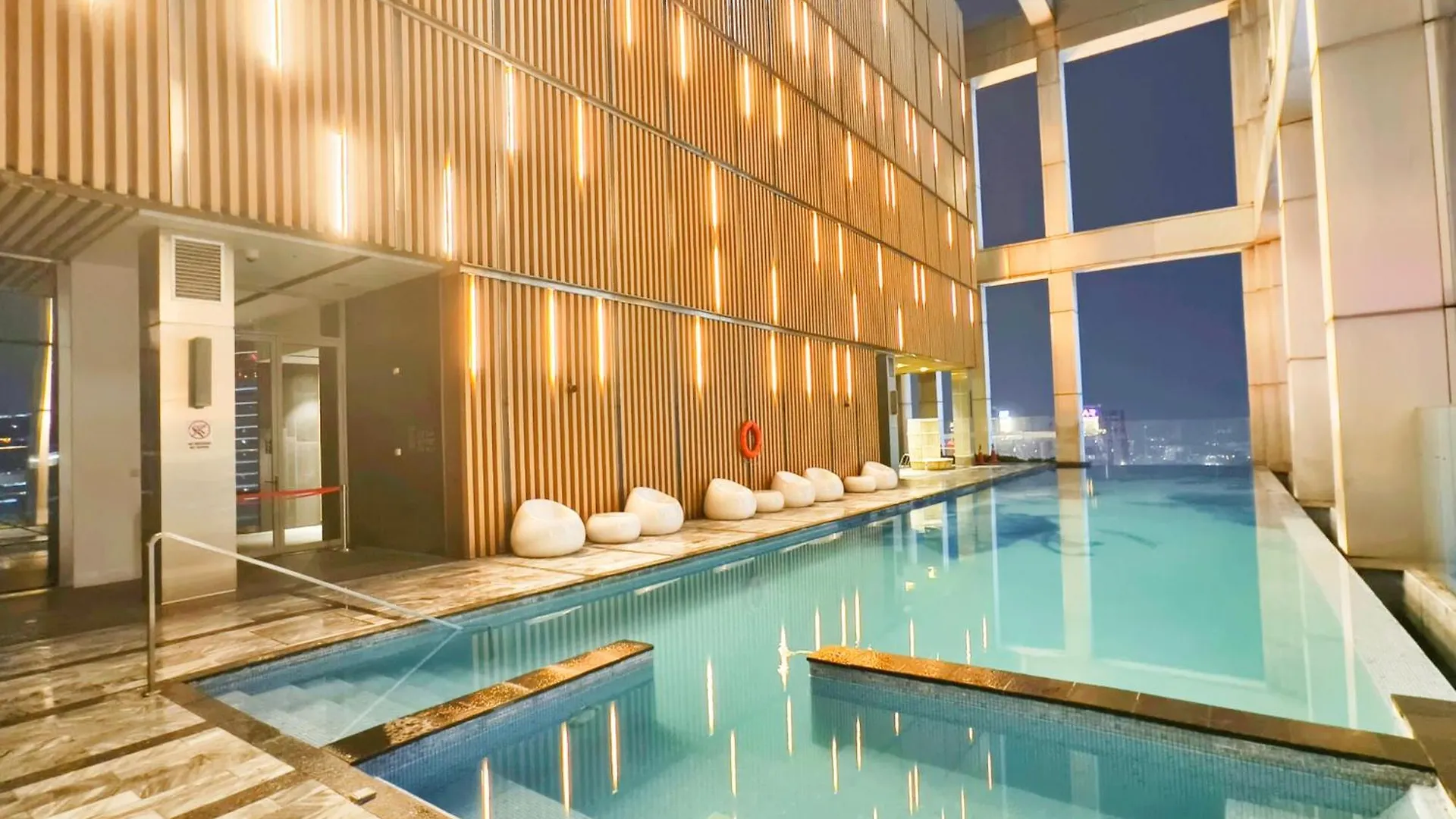 Tropicana The Residence Klcc By Rooftop Skypool Kuala Lumpur Apartment